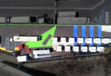 고속도로 옆, 작은 집 마을